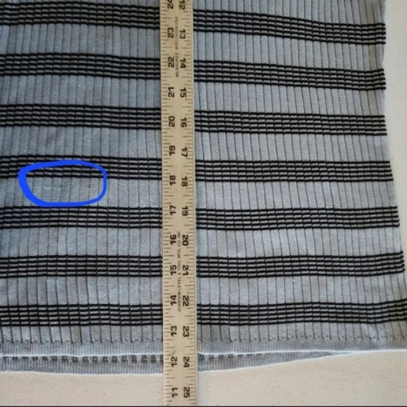 Vintage Burberrys Silk Blue Striped Sleeveless Ribbed Knit Women's Top S… - Picture 14 of 16